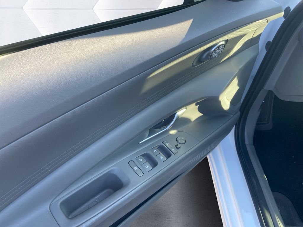 Used 2023 White Hyundai Blue image 11