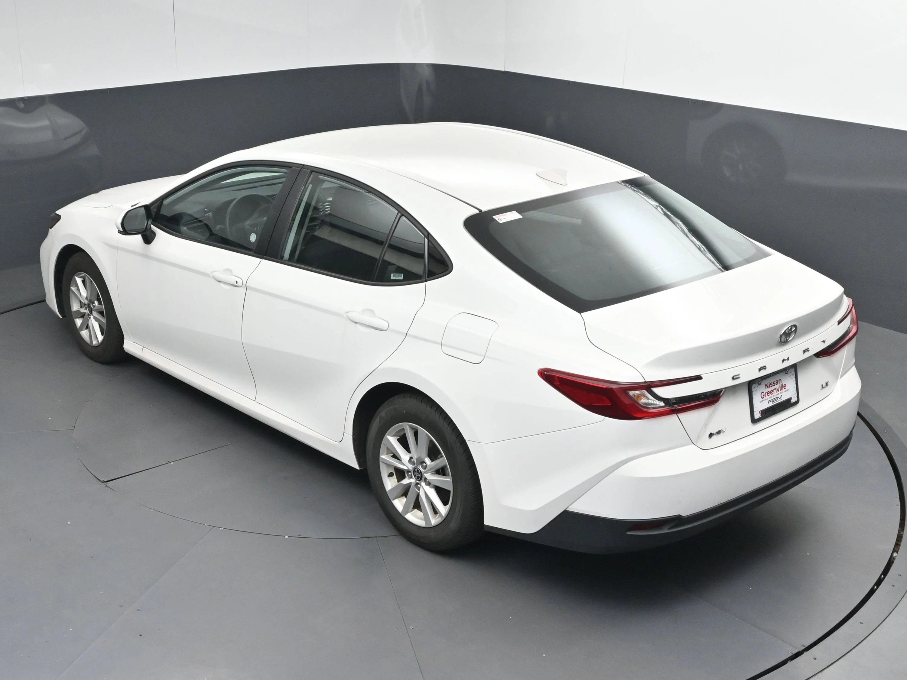 Used 2025 Ice Toyota LE image 34