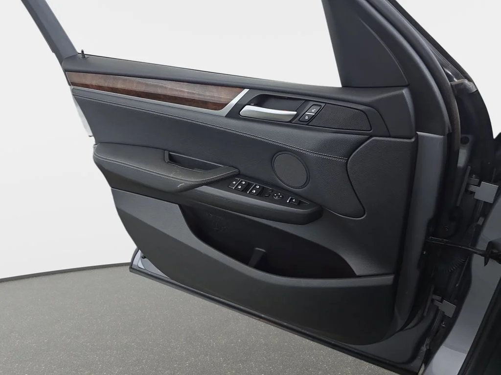 Used 2015 Space Gray Metallic BMW xDrive28d image 29