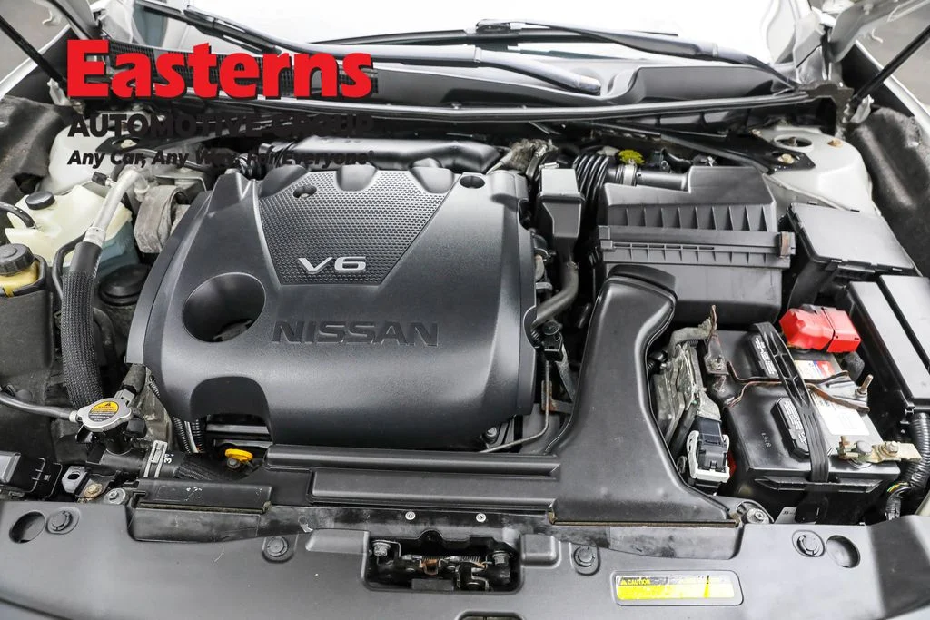 Used 2018 Silver Nissan 3.5 S image 7