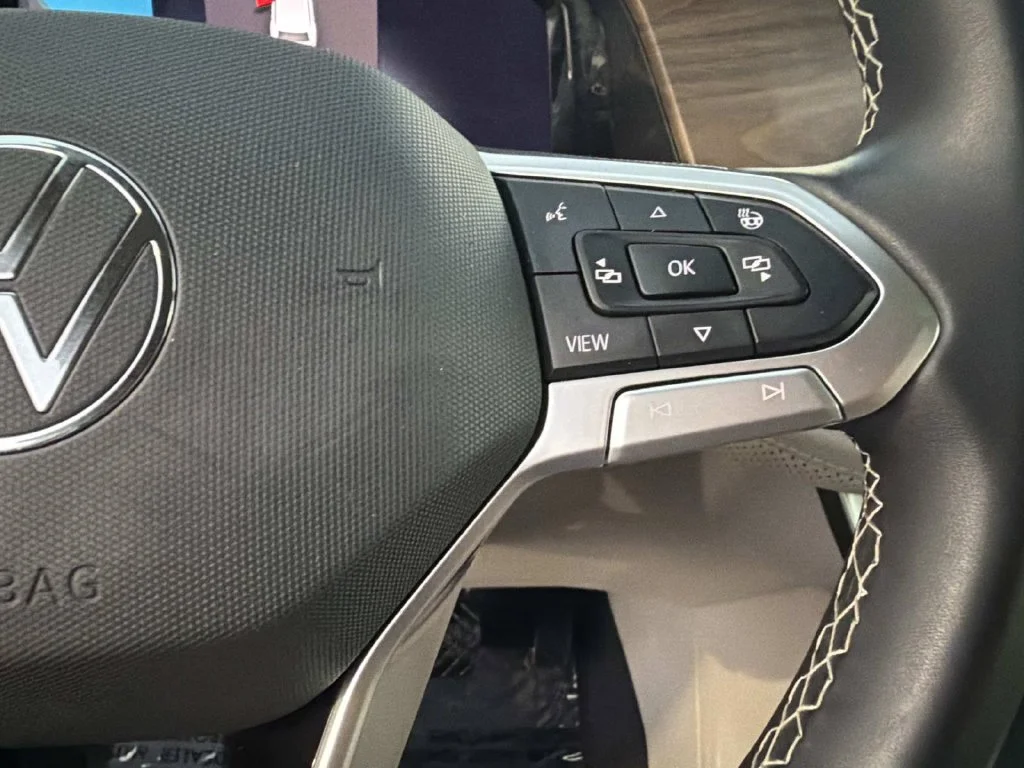 Used 2024  Volkswagen 2.0T SE image 18