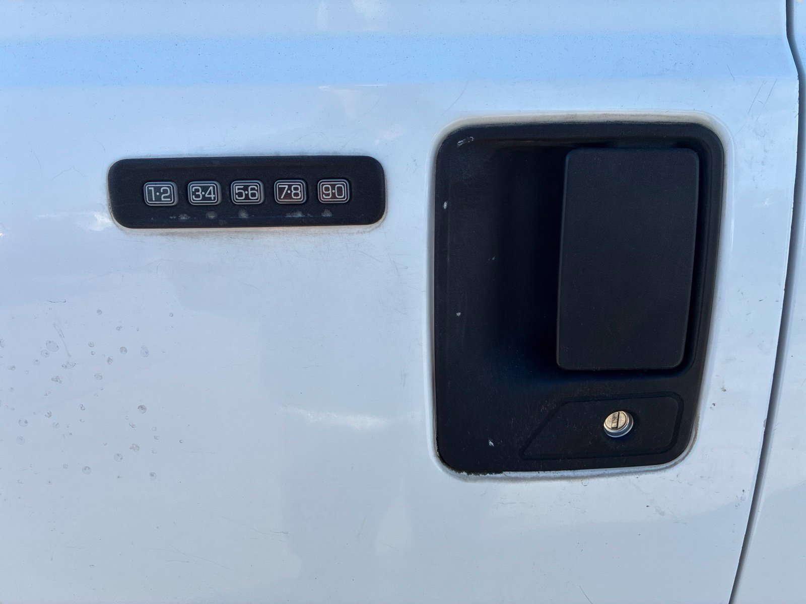 Used 2005 White Ford Lariat image 22