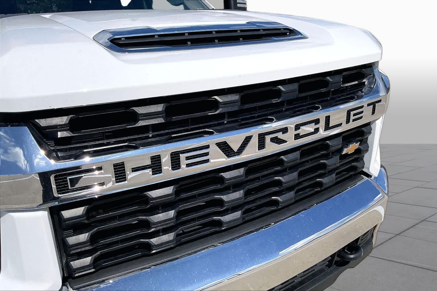 Used 2023 Summit White Chevrolet LT image 29