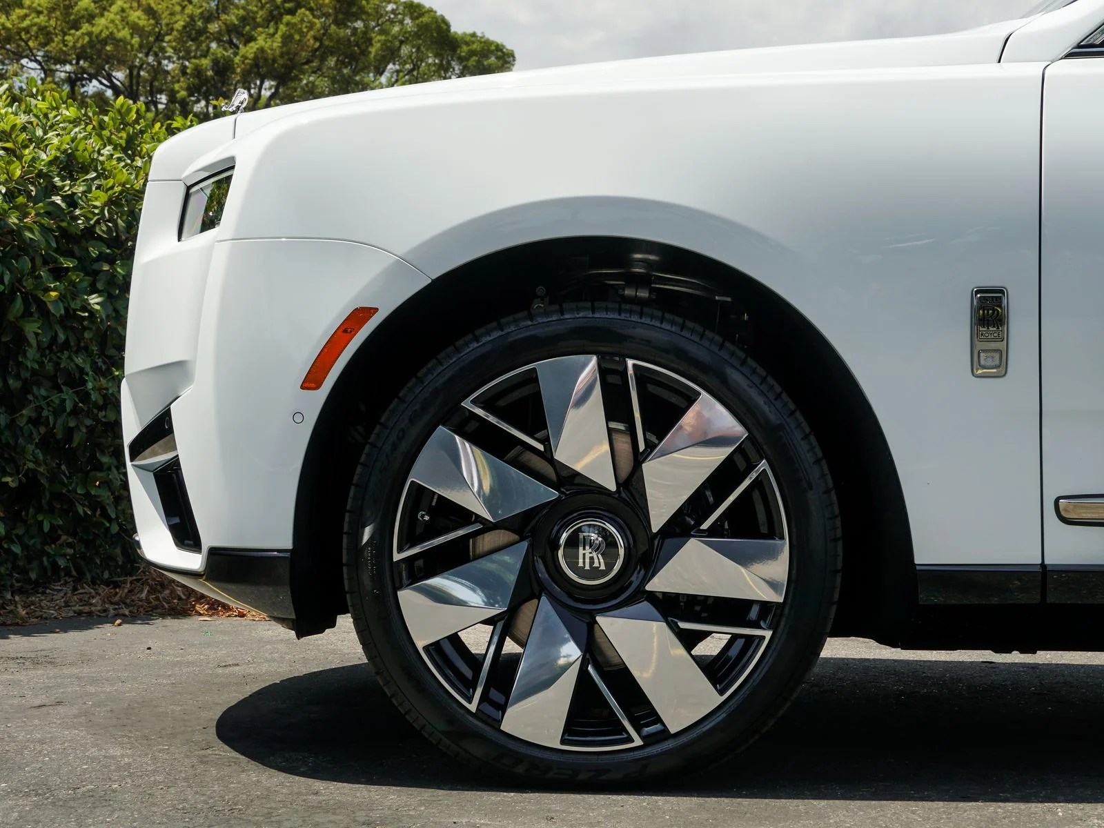 New 2026 Arctic White Rolls-Royce  image 11