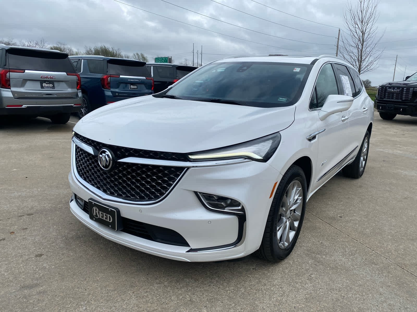 Used 2022 Buick Enclave Avenir with VIN 5GAEVCKW5NJ187393 for sale in Kansas City