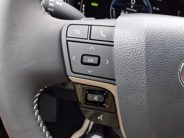 2025 Toyota Camry SE - Photo 23