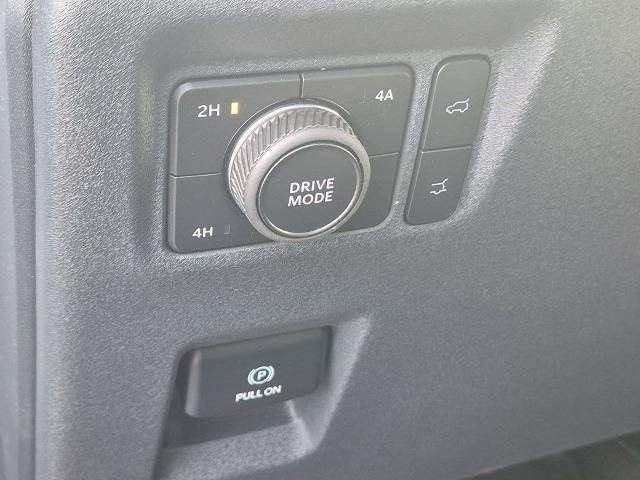 New 2027 Star White Metallic Tri-Coat Ford MAX Active image 23