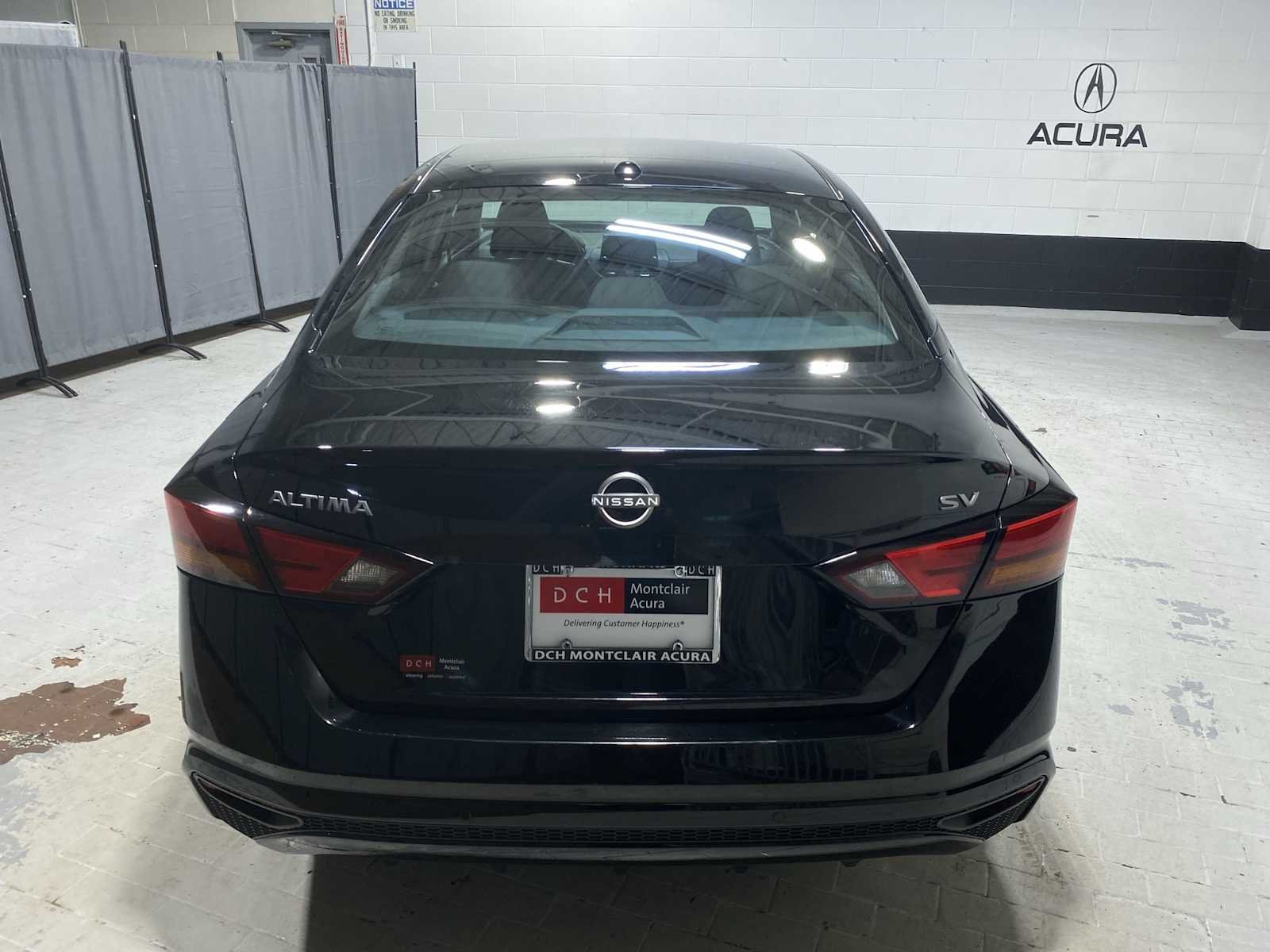 Used 2024 Super Black Nissan 2.5 SV image 5