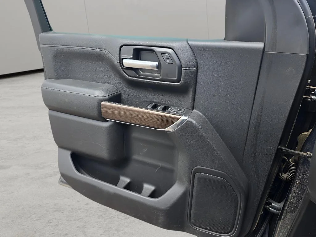Used 2020 Shadow Gray Metallic Chevrolet LT image 21