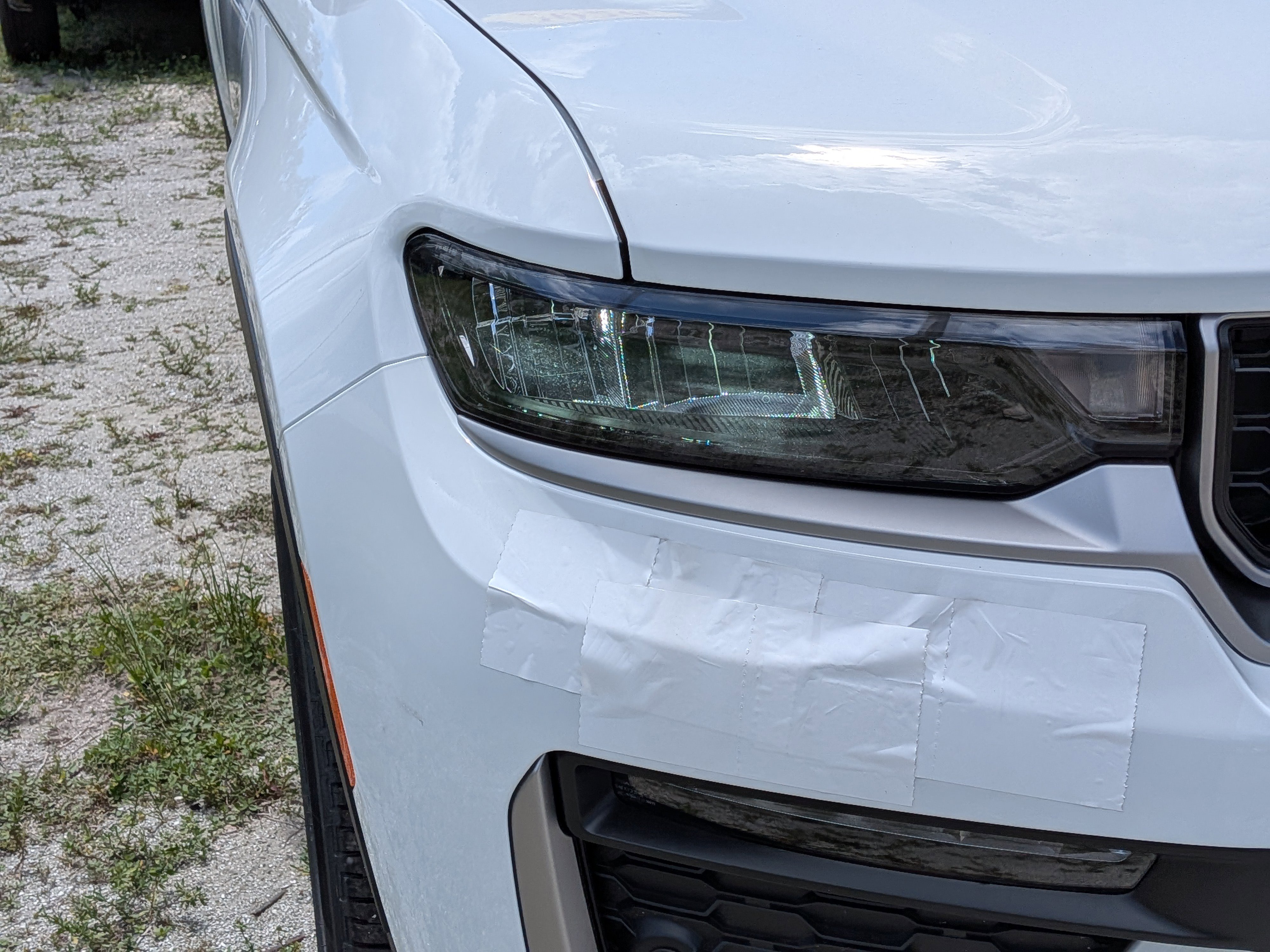 New 2026 Bright White Clear-Coat Exterior Paint Jeep Limited image 9