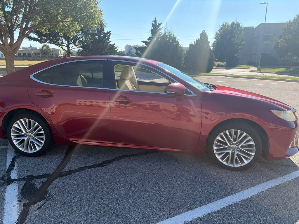 Used 2013  Lexus 350 image 15