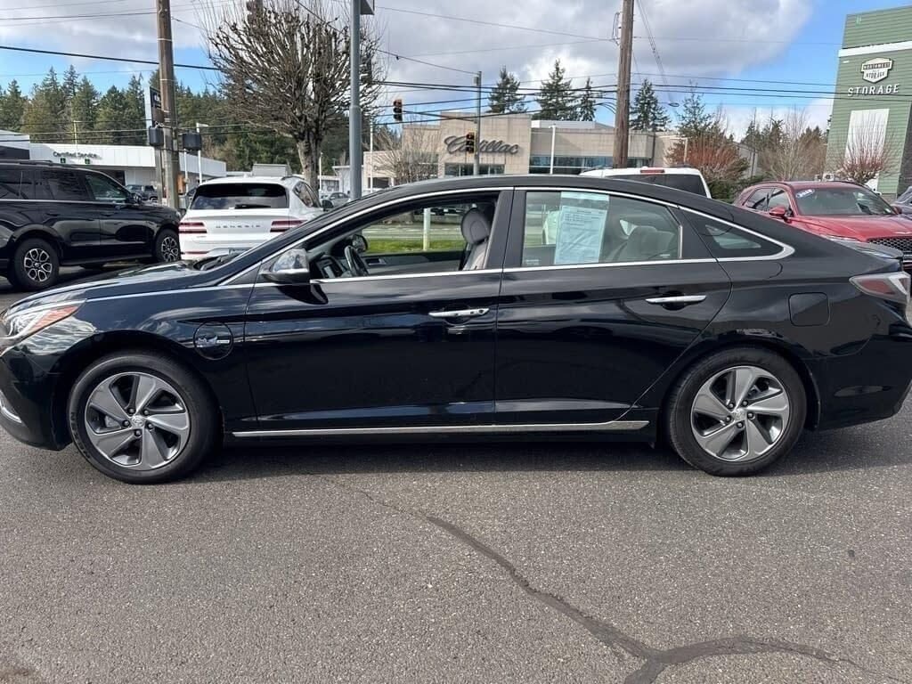 Used 2016 Black Hyundai Base image 4