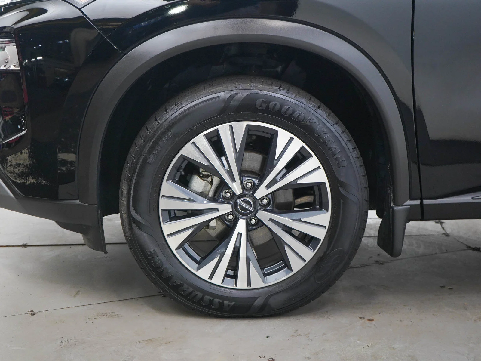 Used 2023 Super Black Nissan SV image 30