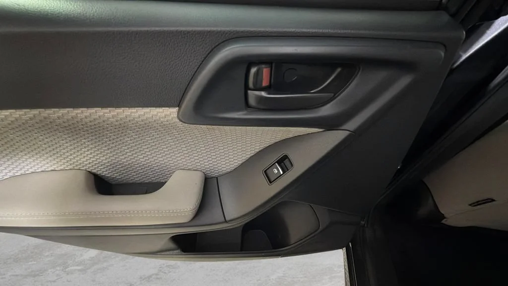 Used 2017  Subaru Premium image 24