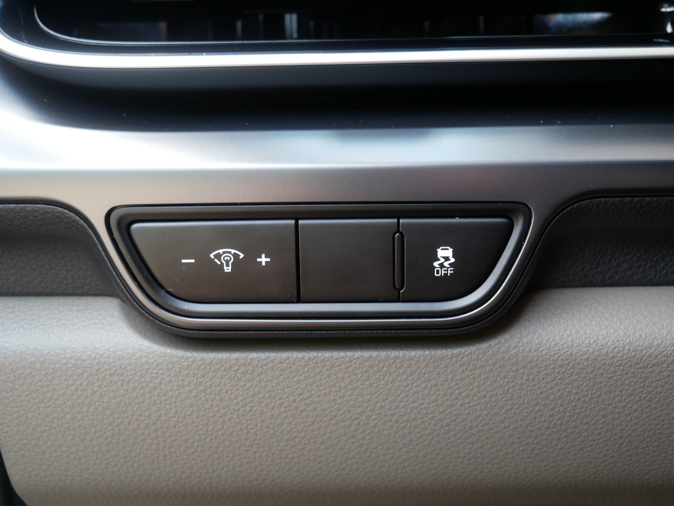 Certified Used 2026 Snow White Pearl Kia LXS image 26