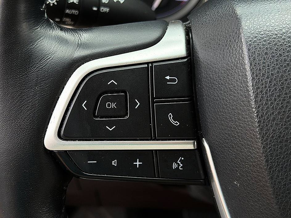Used 2022 Pearl Toyota Limited image 18