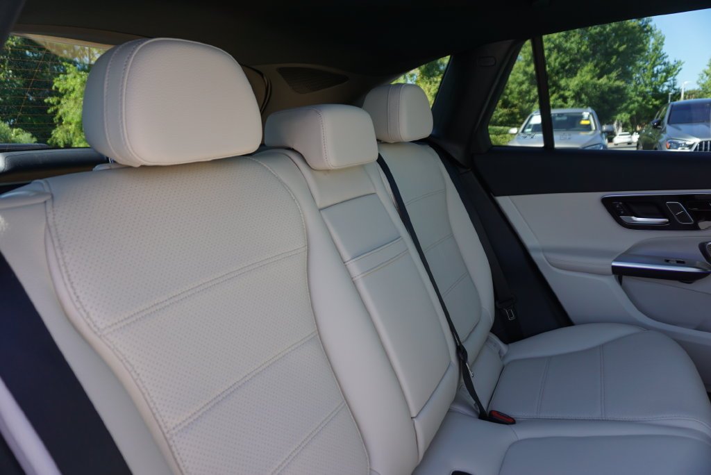 Used 2026 Polar White Mercedes-Benz GLC 300 image 57