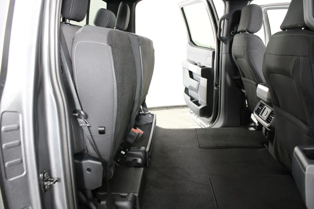 New 2026 Carbonized Gray Metallic Ford XLT image 13