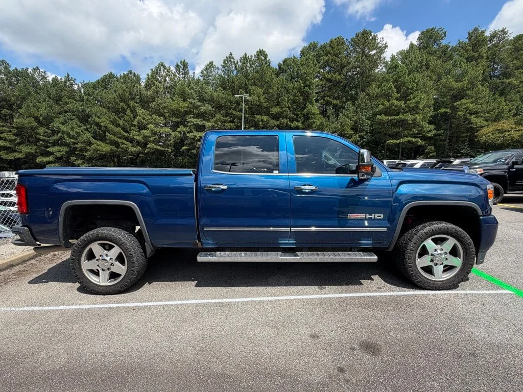 Used 2017 Blue GMC SLT image 8