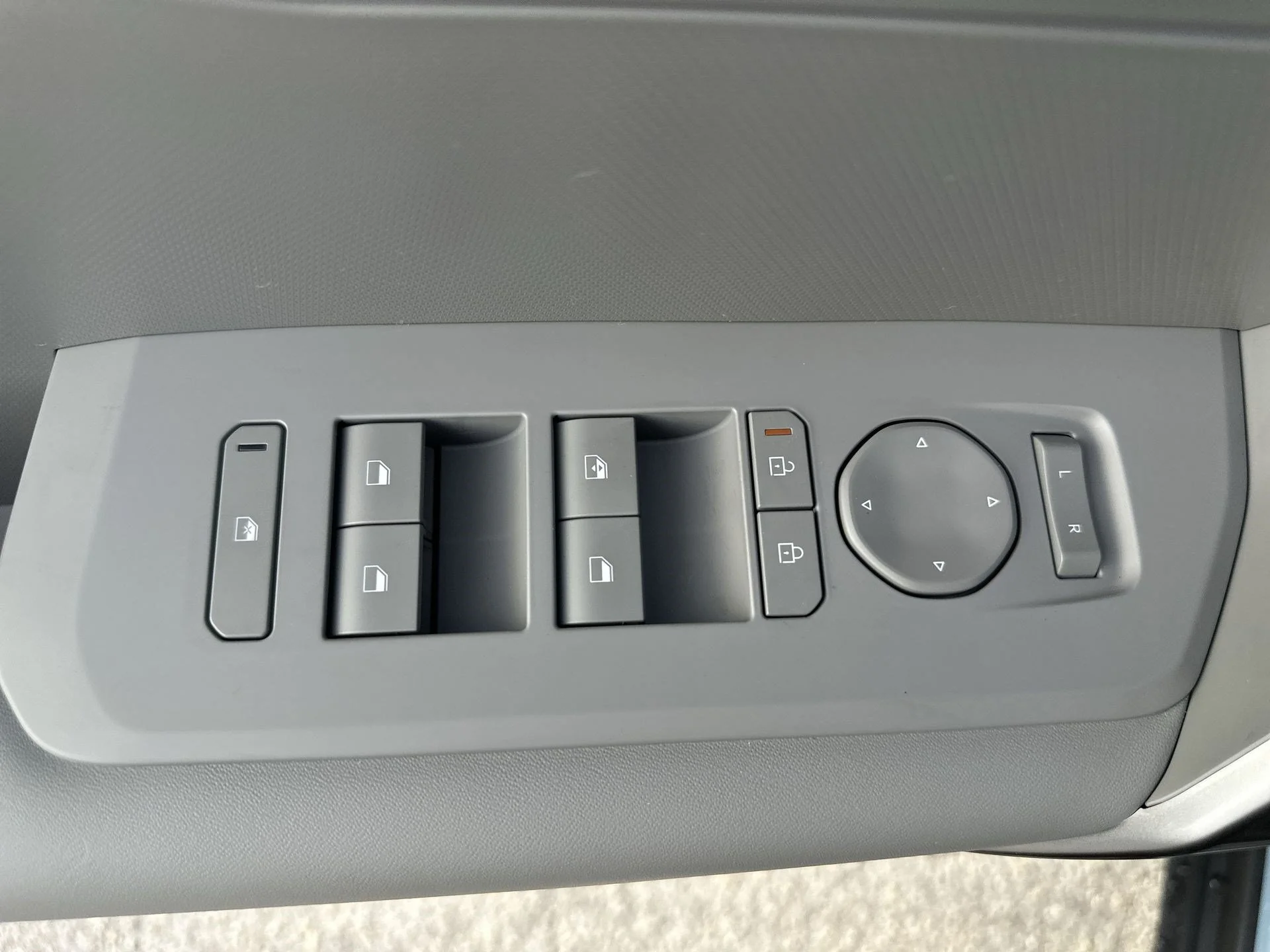 New 2027 Frost Blue / Black Roof Kia S image 17