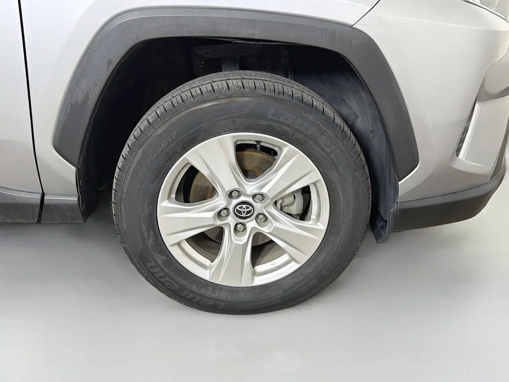 Used 2021  Toyota XLE image 27