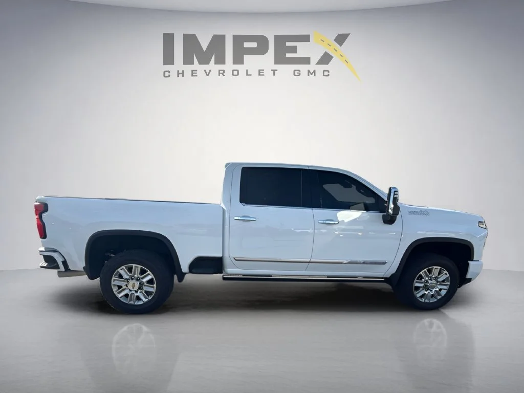 Used 2025 Summit White Chevrolet High Country image 6