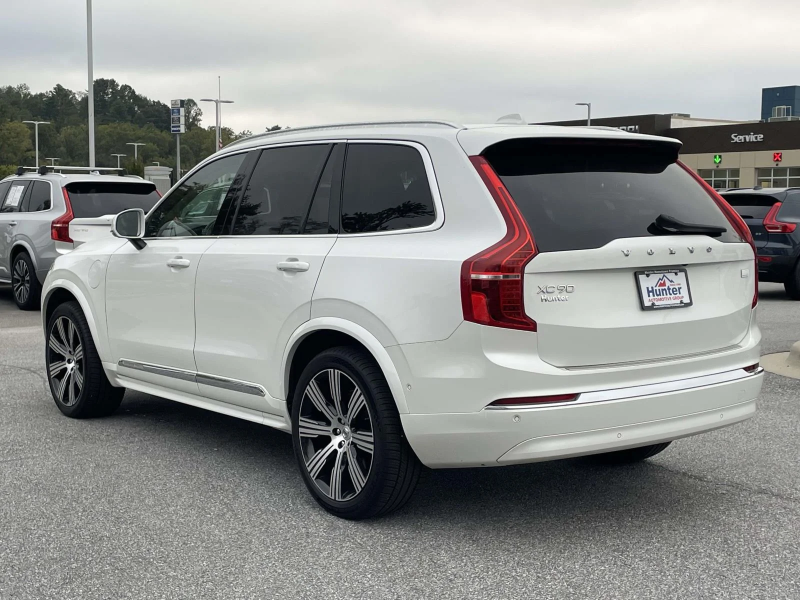 Used 2024 Crystal White Metallic Volvo Ultimate Bright Theme image 26