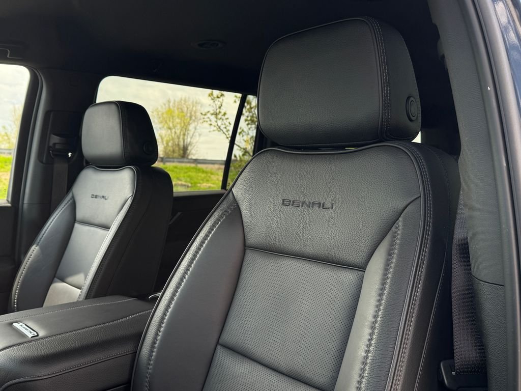 2025 GMC Yukon XL Denali - Photo 31
