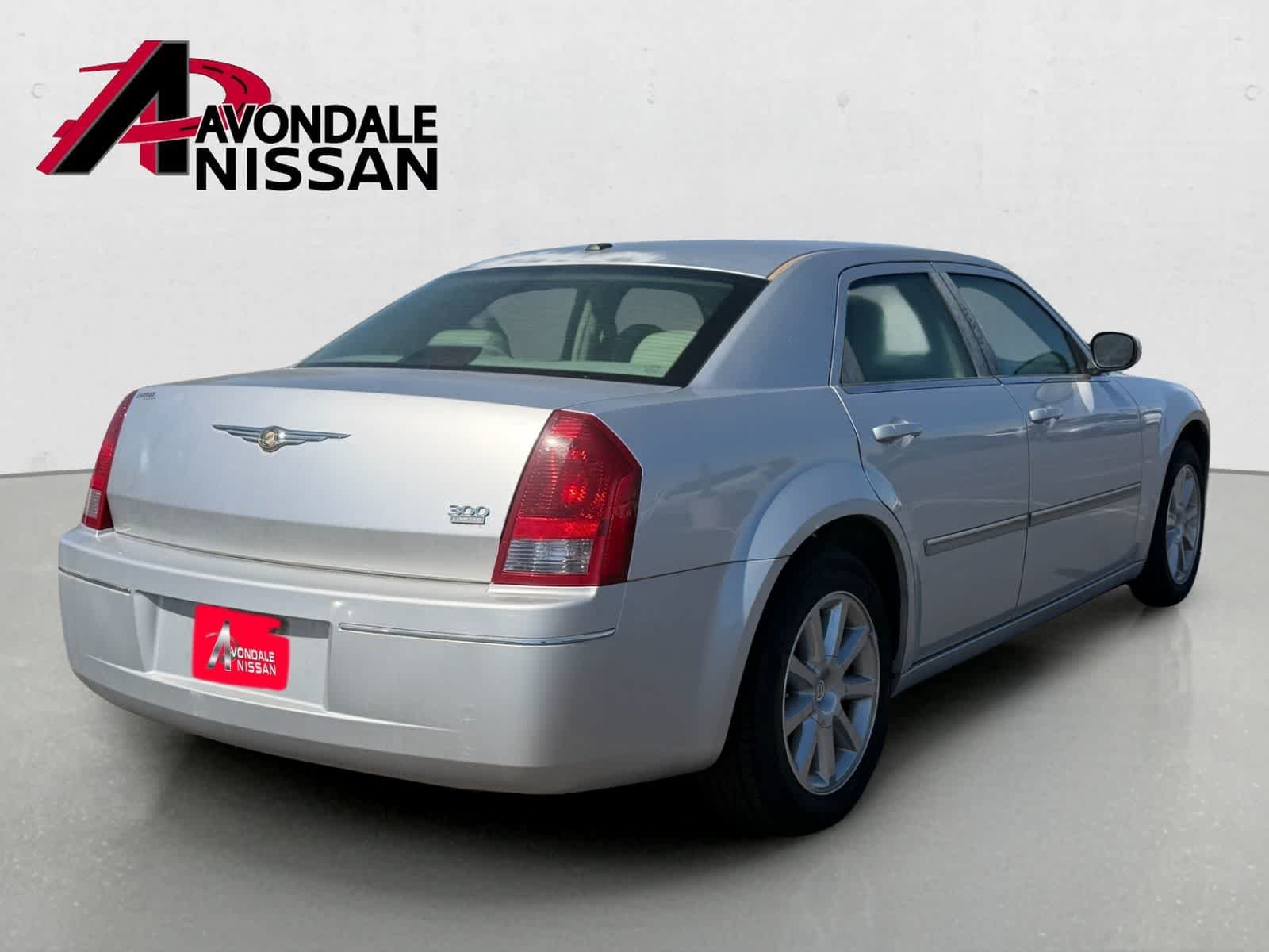 Used 2007 Bright Silver Metallic Chrysler Limited image 4