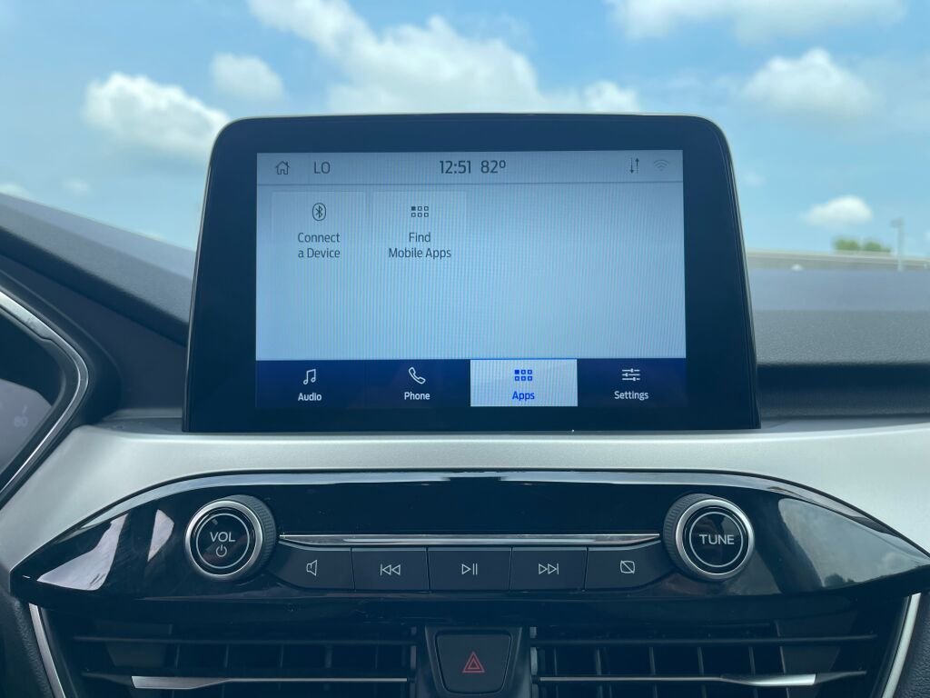 Used 2020 Oxford White Ford SE image 10