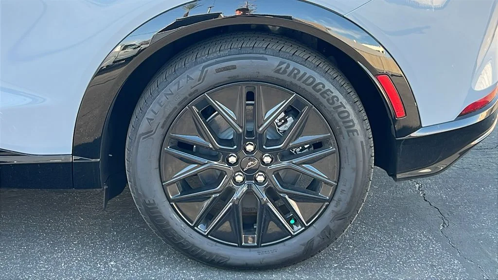 New 2026 Glacier Gray Metallic Tri-coat Ford Premium image 7