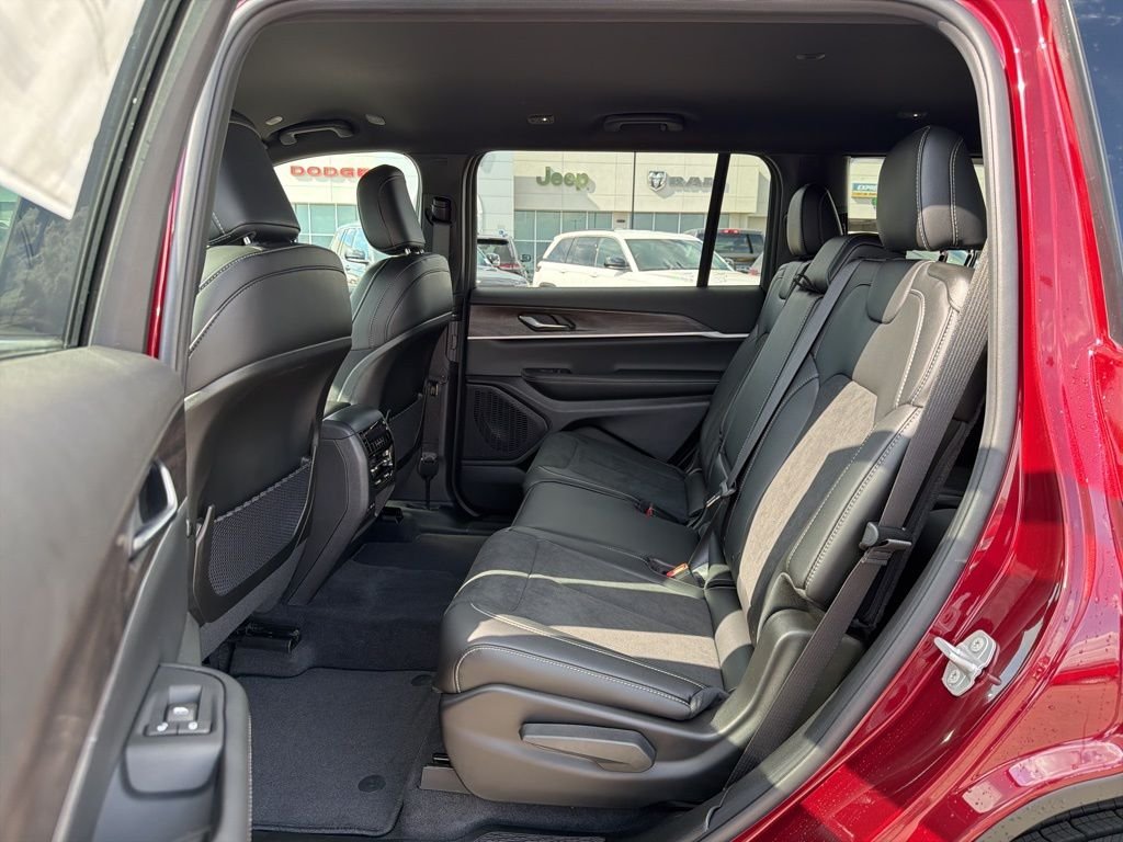 New 2026 Velvet Red Pearl-Coat Exterior Paint Jeep Altitude image 19