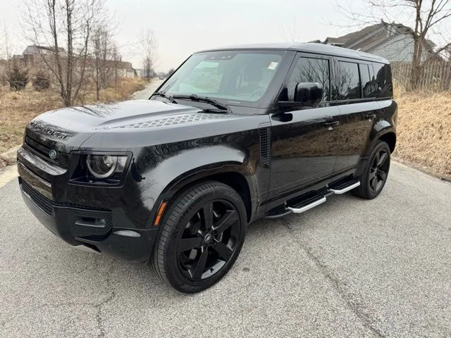 2023 Land Rover Defender V8's photo