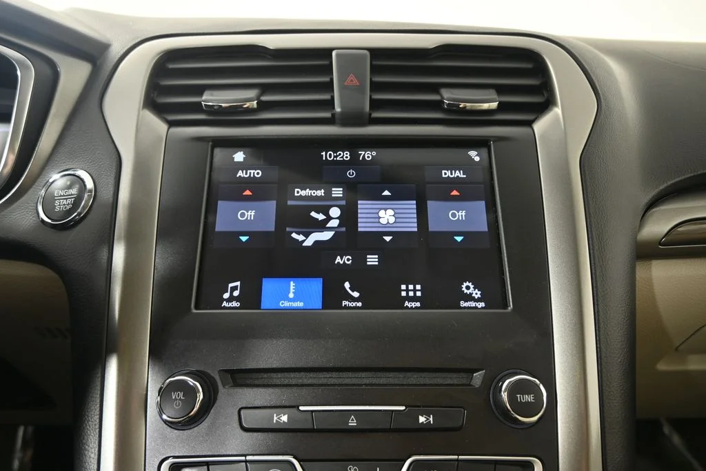 Used 2017 Red Ford SE image 28