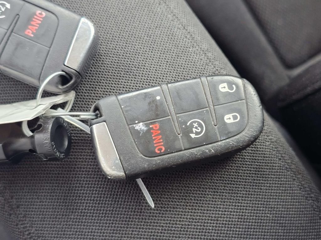 Used 2017 Blue Jeep Latitude image 37