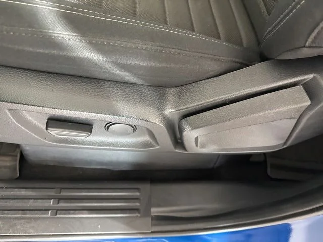 Used 2020 Blue Ford XLT image 18