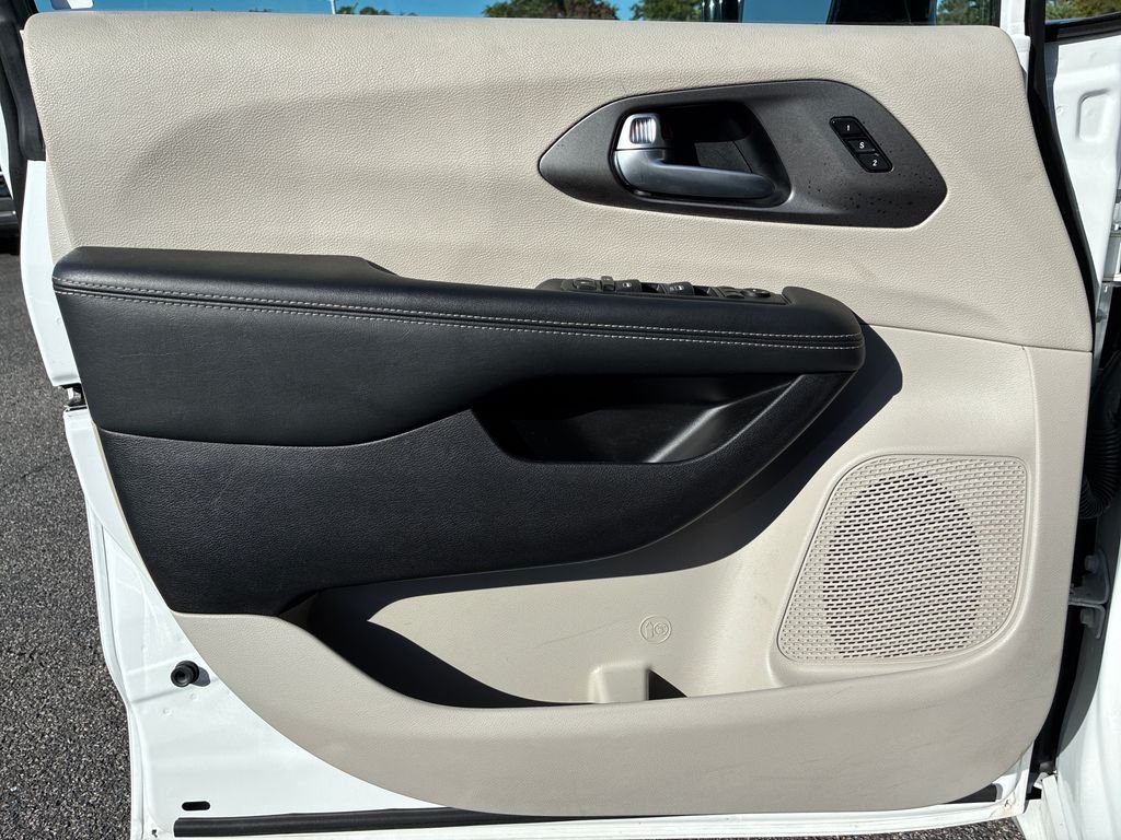 Used 2024 White Chrysler Touring L image 26