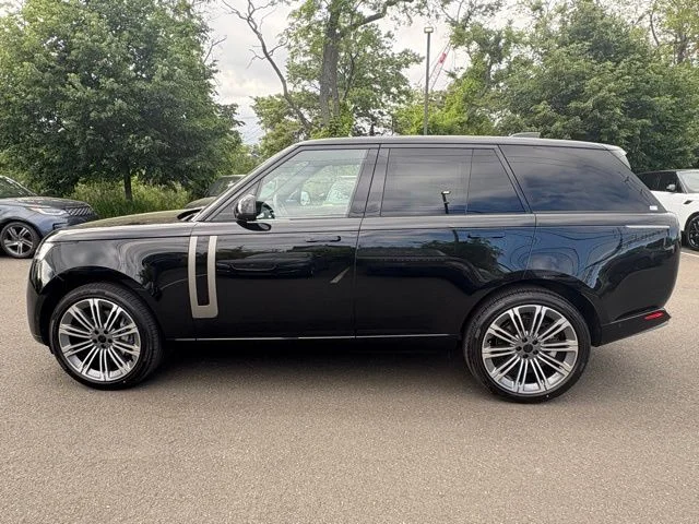New 2026 Santorini Black Land Rover SE image 5