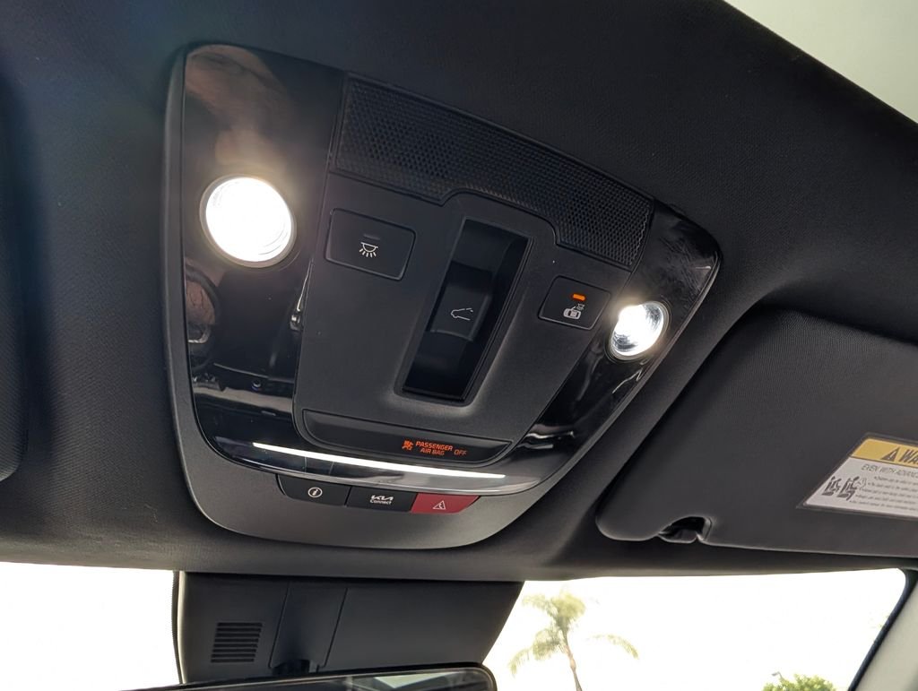 Used 2023 White Kia X-Pro Prestige image 26