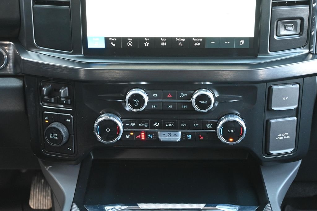 Used 2026 Gray Metallic Ford Lariat image 31