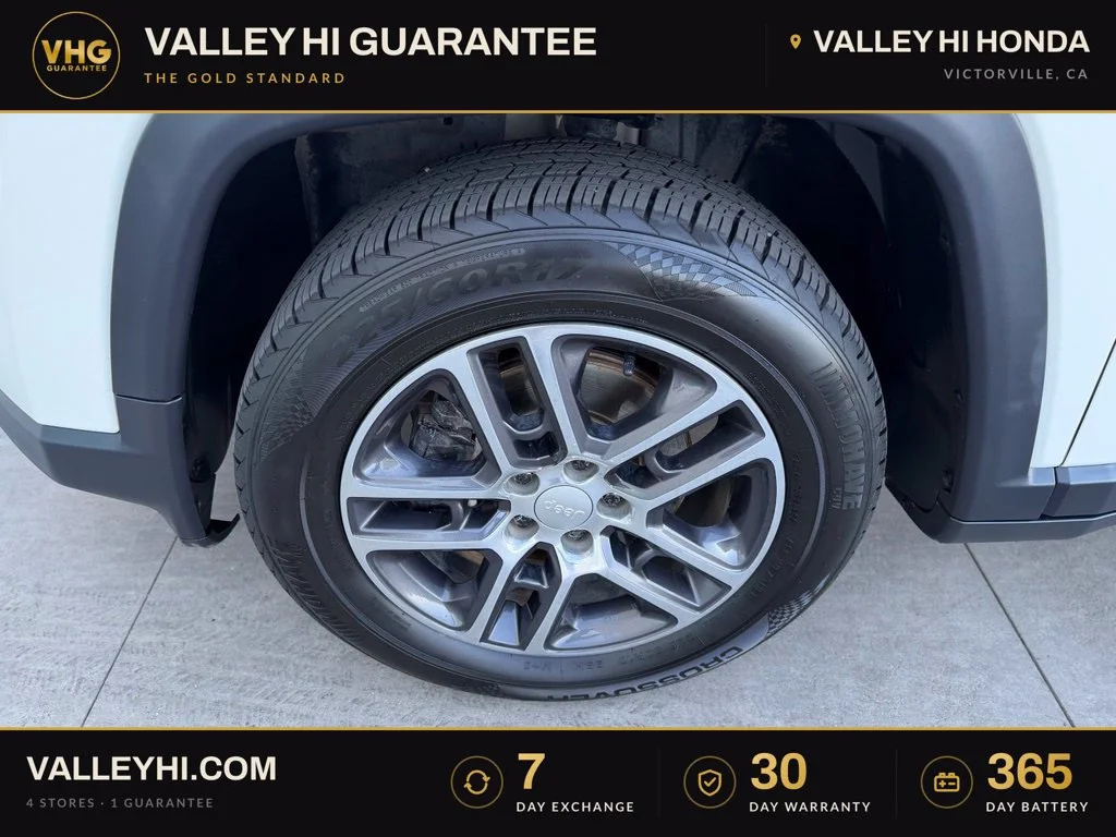 Used 2019 White Jeep Latitude image 11