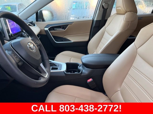 Used 2024  Toyota XLE Premium image 9