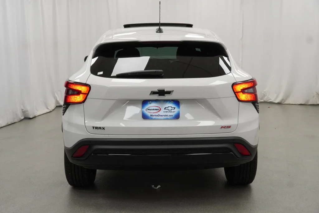 New 2026 Summit White Chevrolet 1RS image 16