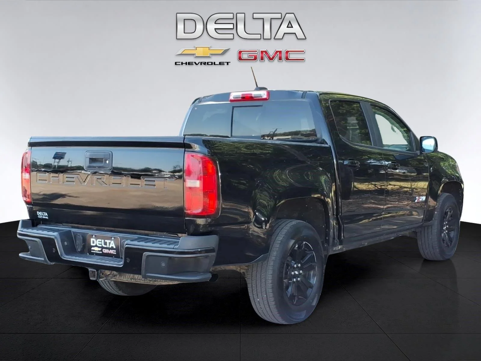 Used 2022 Black Chevrolet Z71 image 5