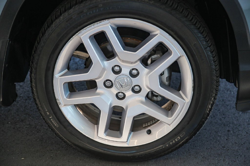Certified Used 2025 Sonic Gray Pearl Honda EX-L image 10
