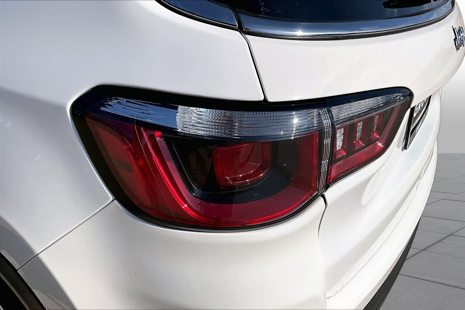 Used 2019 White Clearcoat Jeep Limited image 27