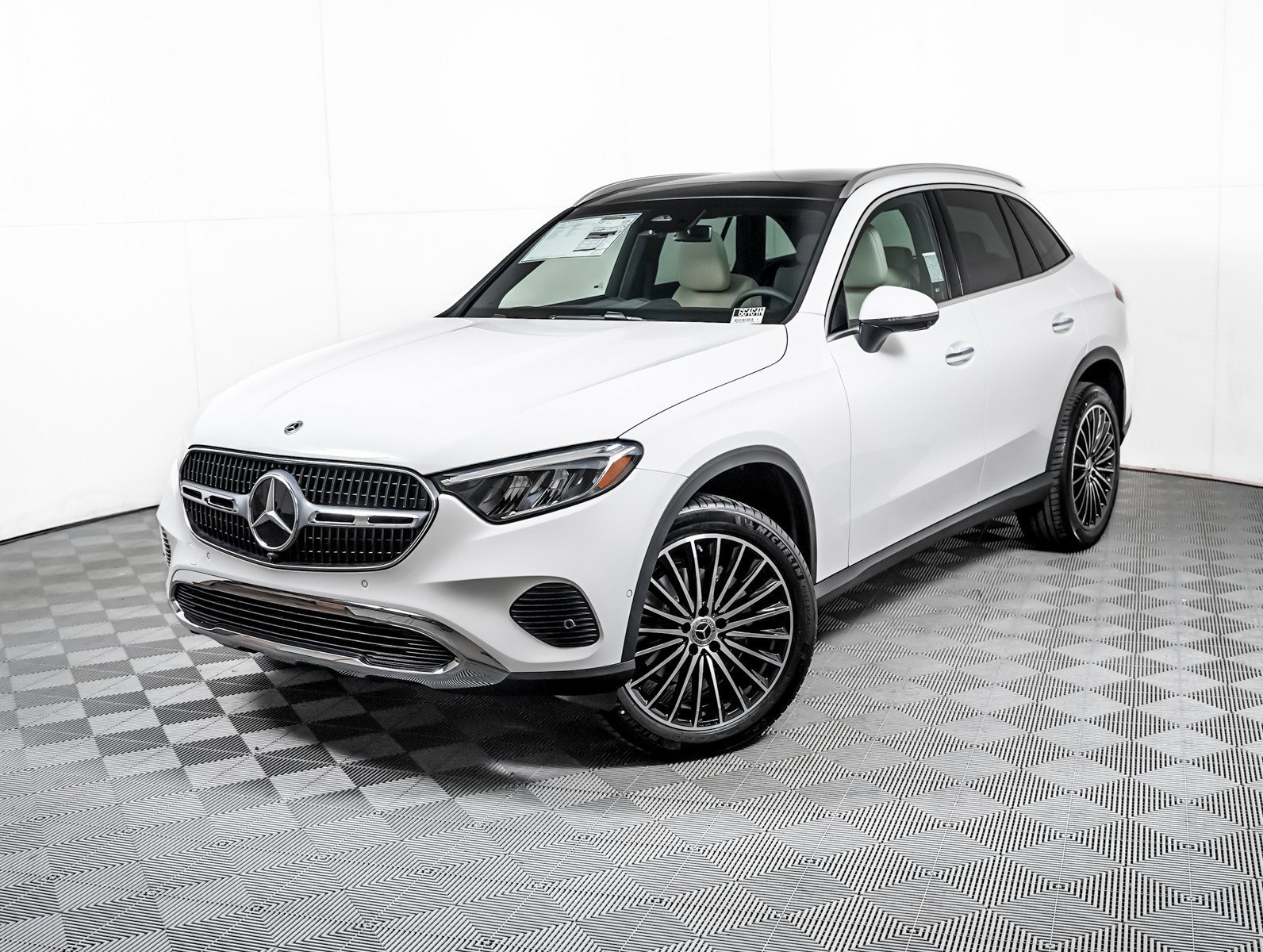 2026 Mercedes-Benz GLC GLC 300's photo