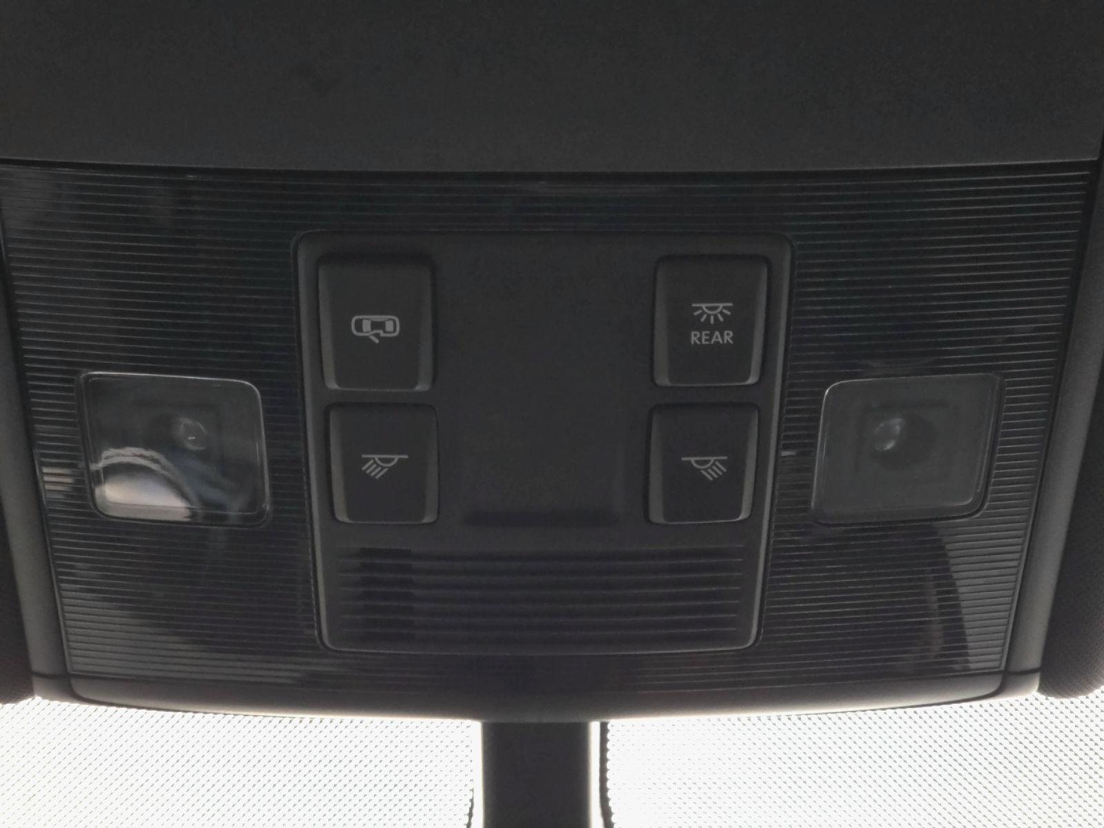 Used 2018 Night Blue Metallic Volkswagen S image 28