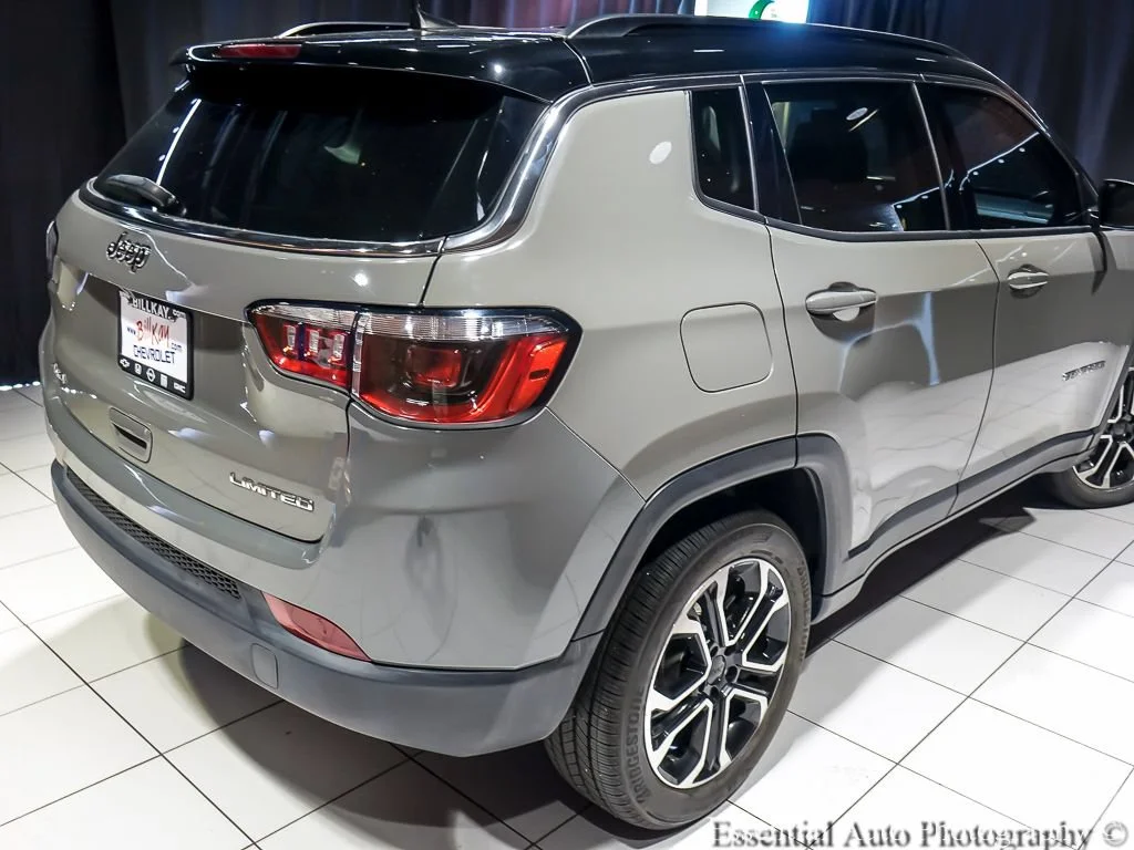 Used 2022 Gray Jeep Limited image 9