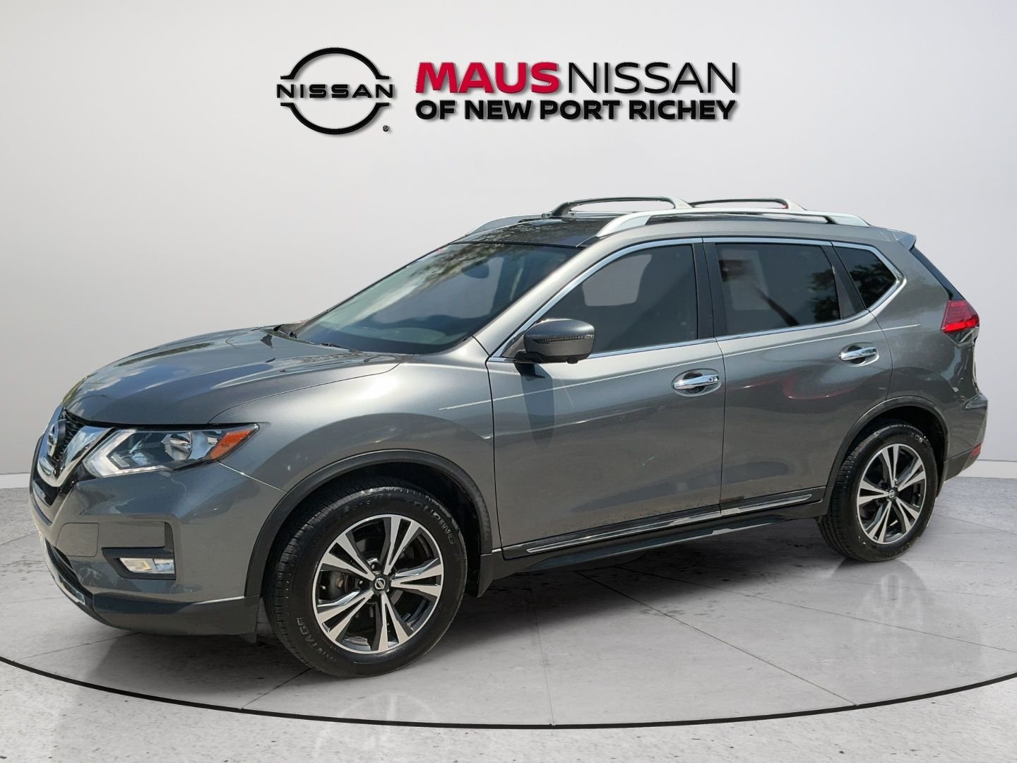 Used 2017 Gray Nissan SL image 5